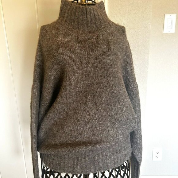 NWT Express X You Chunky Turtleneck Sweater Limited Edition Holiday collection - Picture 2 of 8